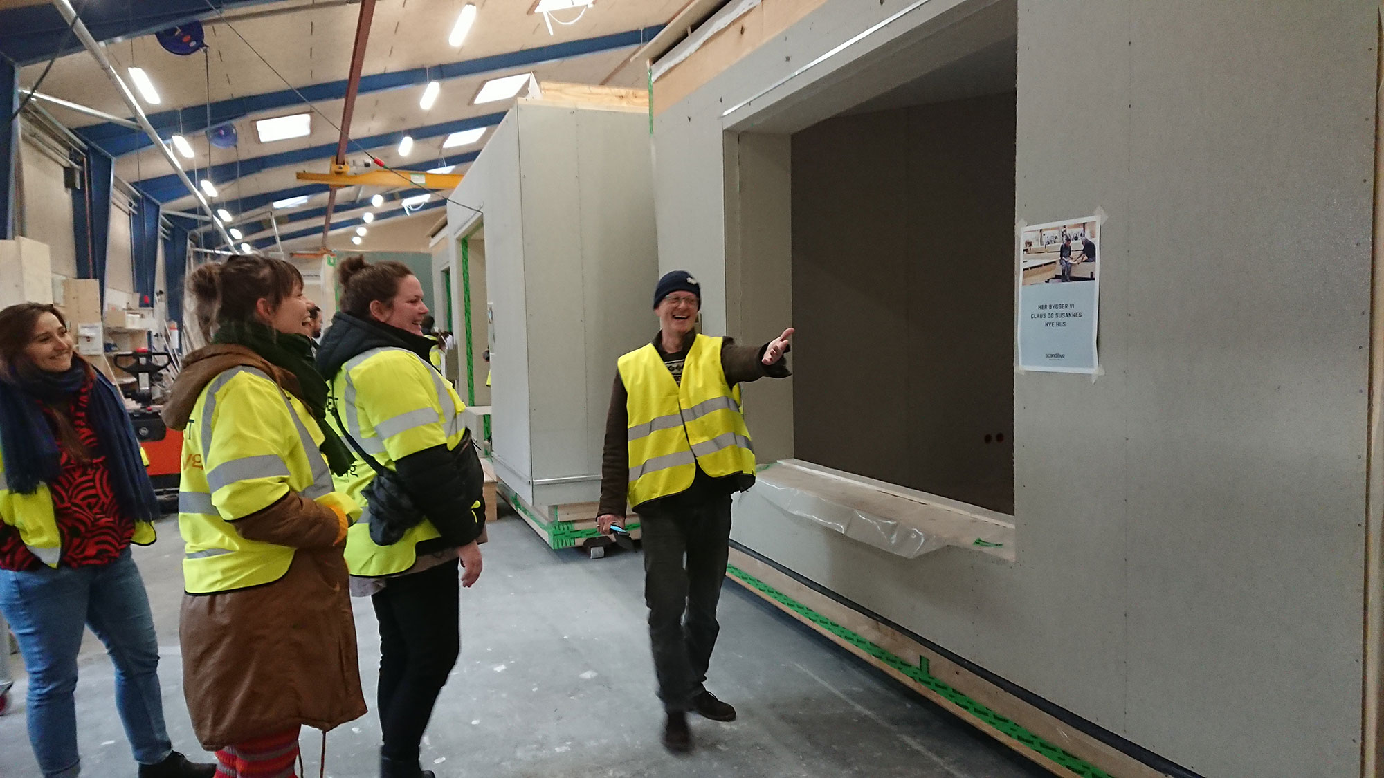 Spændte beboere på fabriksbesøg